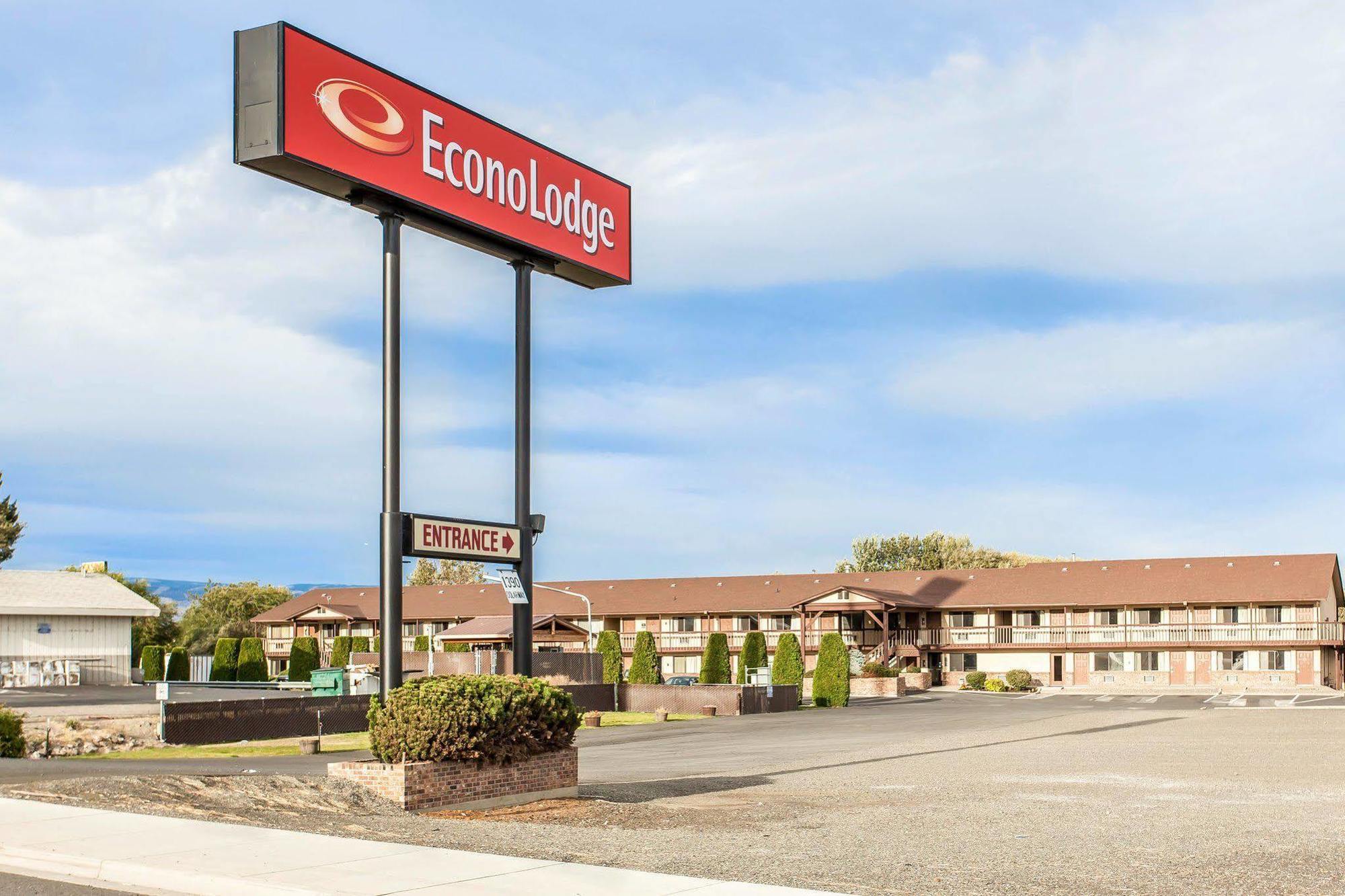 Lodge Econo Near *